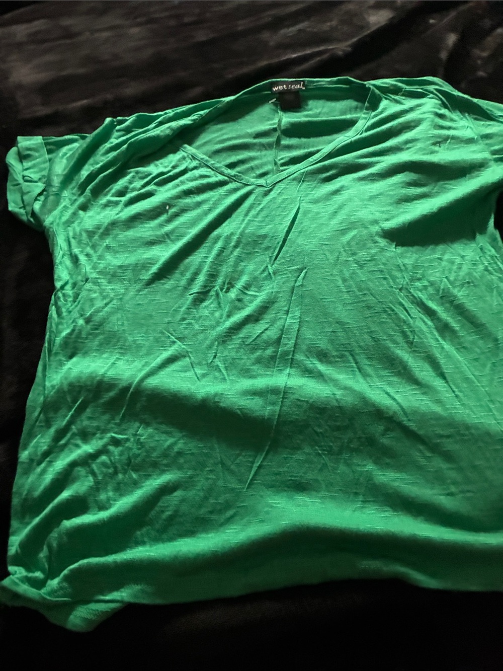 Wet Seal Bright Green V‑Neck Short Sleeve Tee